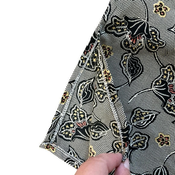 Vintage Floral Top-Made in Hong Kong Top- size Large- Gorgeous Print - Picture 3 of 6